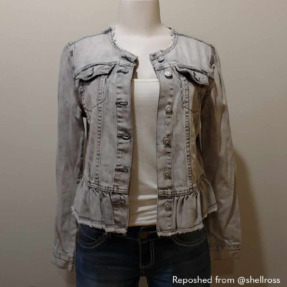 Women’s Light Gray Frayed Hem Denim Jacket